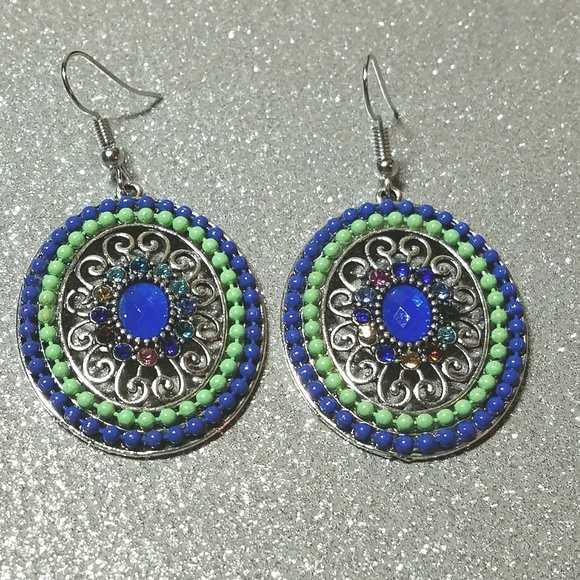 Jewelry - 🎀 Blue and green beaded oval earrings